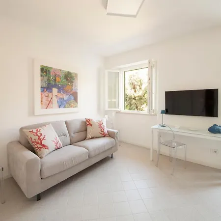Apartment Via *