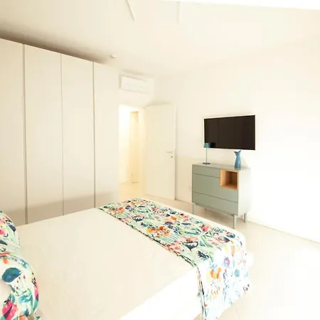 Apartment Via *